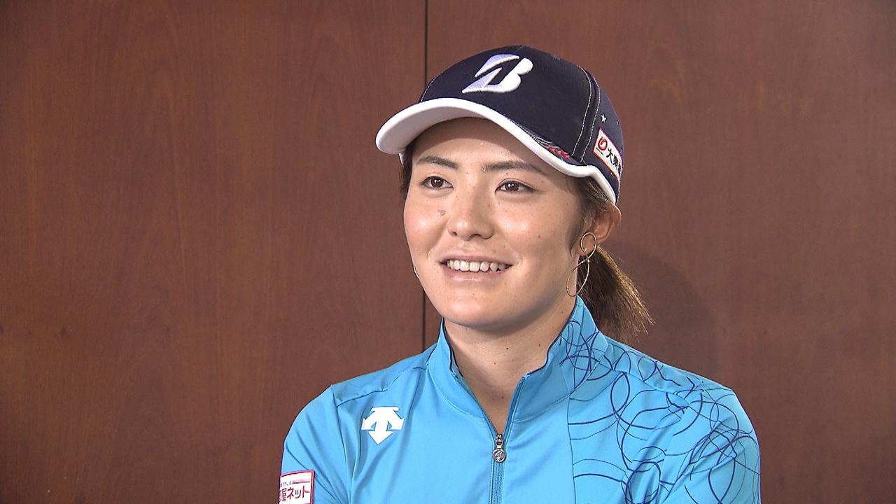 画像: 大会前、静岡朝日テレビ「スポーツパラダイス」のインタビューに応じる渡邉彩香