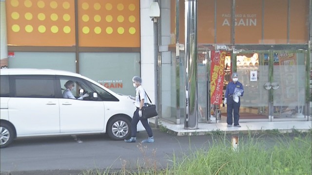 画像: 店長に刃物取り上げられ逃走 閉店後のパチンコ店で強盗致傷事件 静岡・小山町