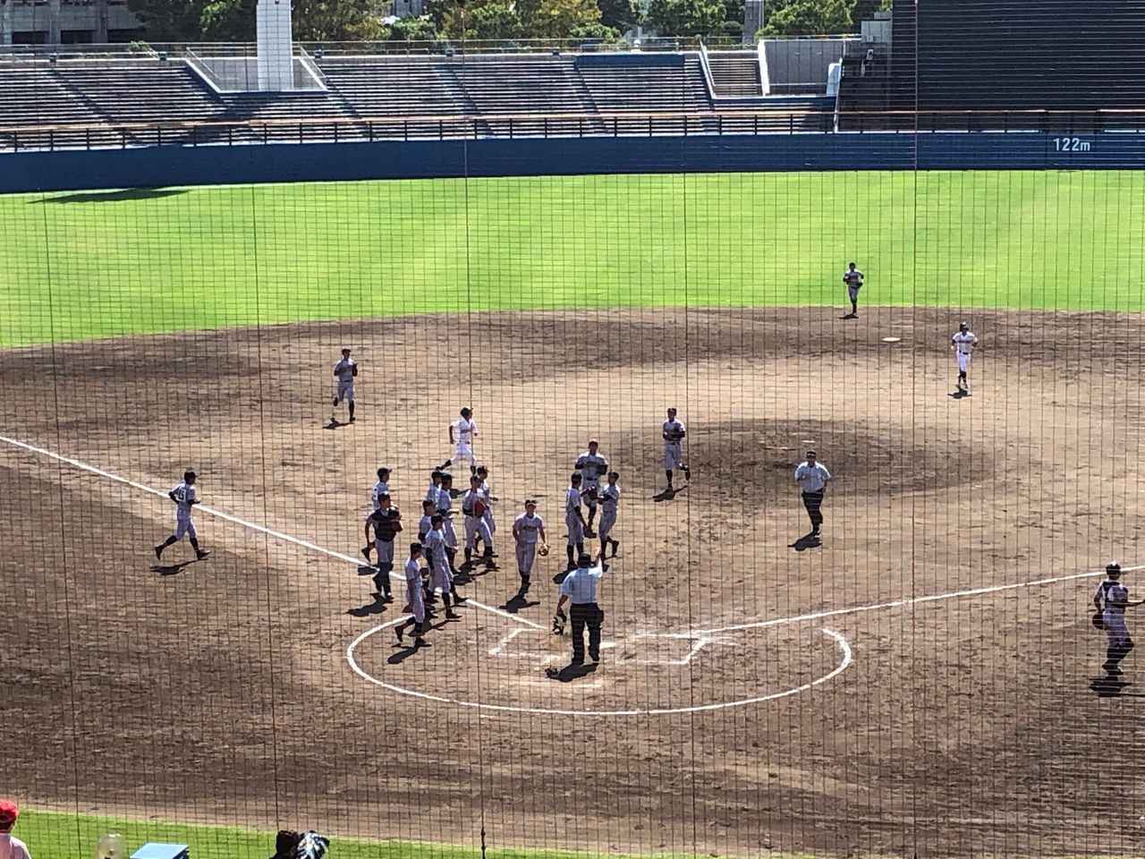 画像: 勝利に歓喜する加藤学園ナイン
