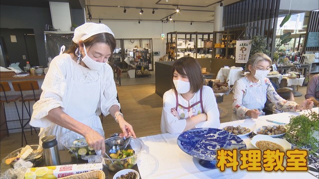 画像2: 電気店で野菜を