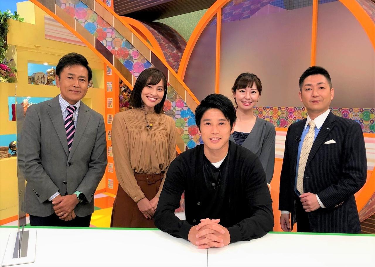 画像: 静岡朝日テレビ「「とびっきり!しずおか」に出演した内田篤人さん(中央)