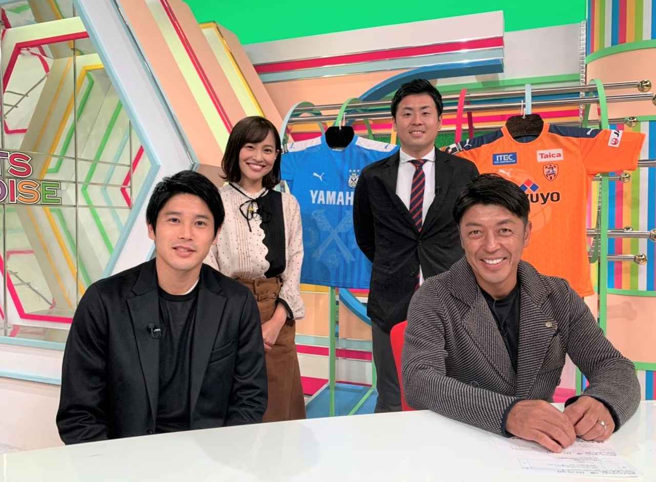 画像: 静岡朝日テレビ「スポーツパラダイス」に出演した内田篤人さん(前列左)。同右は澤登正朗さん