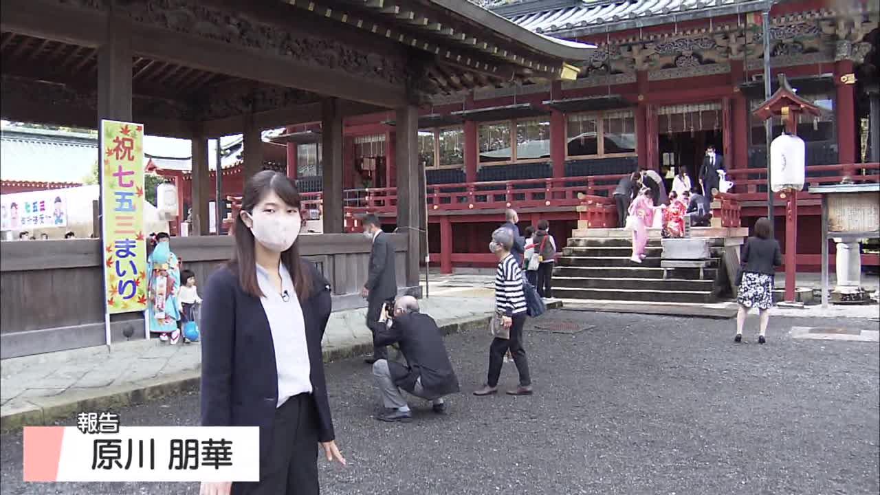 画像: 神社からリポートする原川朋華記者