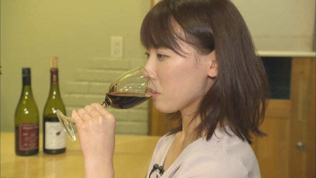 画像: 中野アナも試飲…お味は