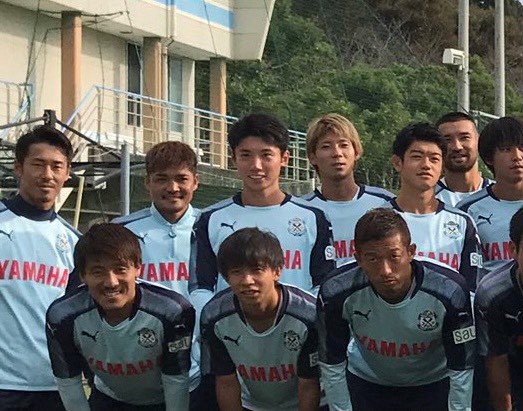 画像: J2磐田の主力だった上原力也（後列中央）は、来季はJ1仙台でプレーする