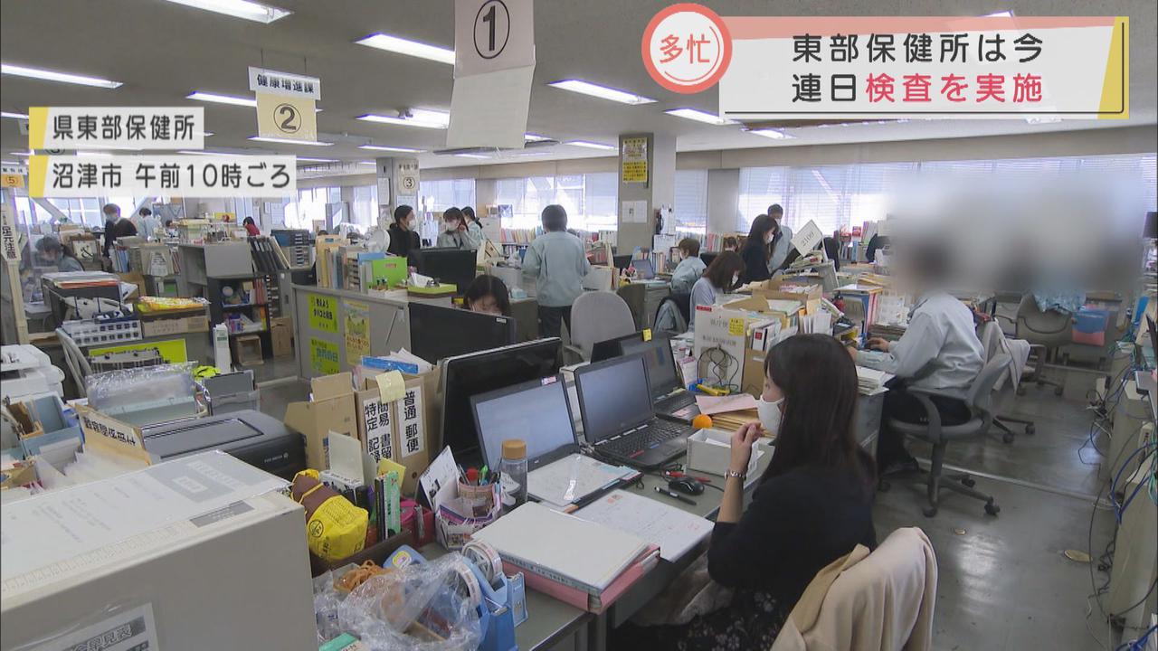 画像1: 新型コロナ対応に追われる県東部保健所は今 1日最大300件のPCR検査を実施