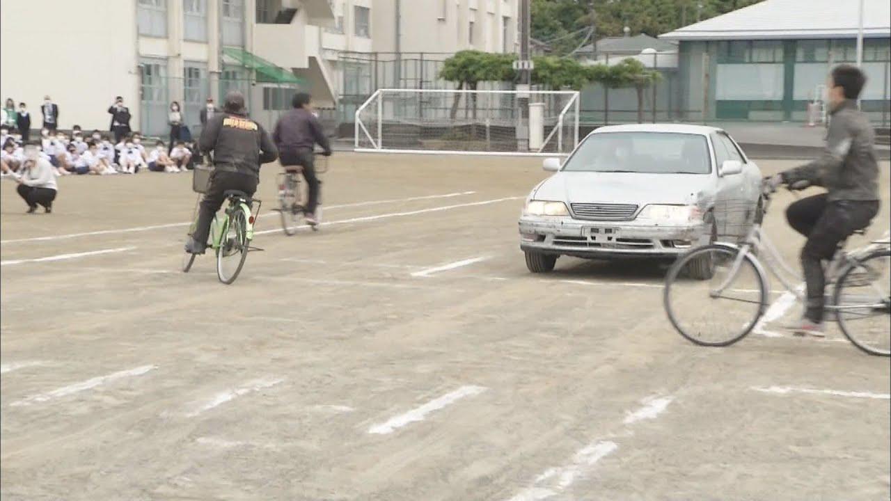 画像: あぶない！　迫真の演技で事故を再現　スタントマンが中学校で交通安全教室　静岡・藤枝市 youtu.be