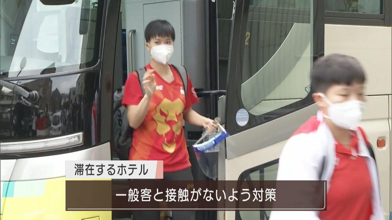 画像: 事前合宿のシンガポール選手団が到着　感染対策を徹底し毎日ＰＣＲ検査実施　静岡・島田市 youtu.be
