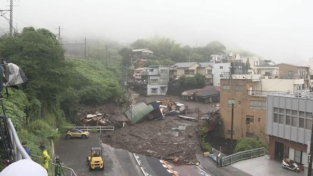 画像: 漂流の女性2人は心肺停止 20人前後が安否不明 100~300世帯が被害か 静岡・熱海市の土石流災害