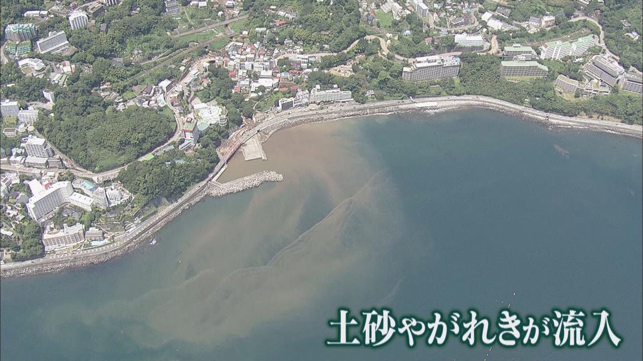 画像1: 流木やがれきが漂着する恐れ…土石流災害の静岡・熱海市 3カ所の海水浴場の海開き中止に