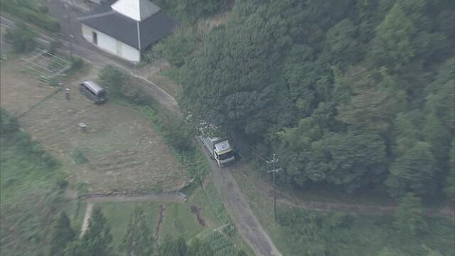 画像: 掛川市の山中に乗り捨てられたトラック
