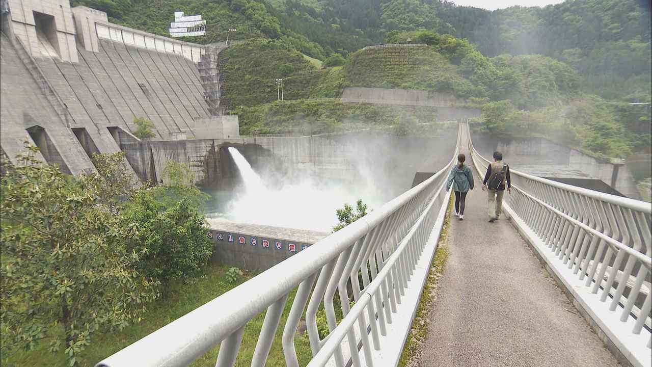 画像: トンネルを抜けると…ずぶ濡れになる橋だった