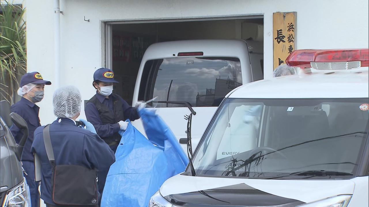 画像: 交番に突っ込んだワゴン車 25日