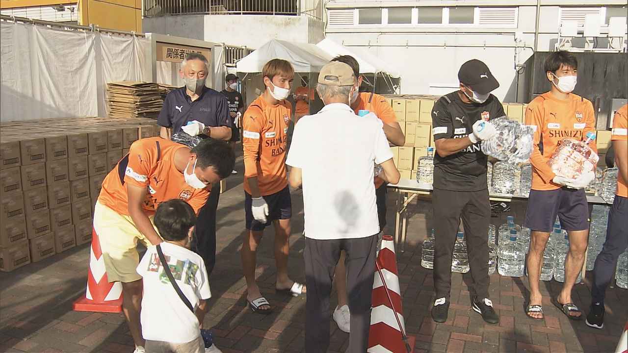 画像: 立田悠悟選手の実家も被害 台風15号の影響で断水が続く静岡・清水区でJ1清水エスパルスが水を配布