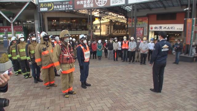 画像: 秋の火災予防運動 熱海駅前商店街で消防訓練 youtu.be