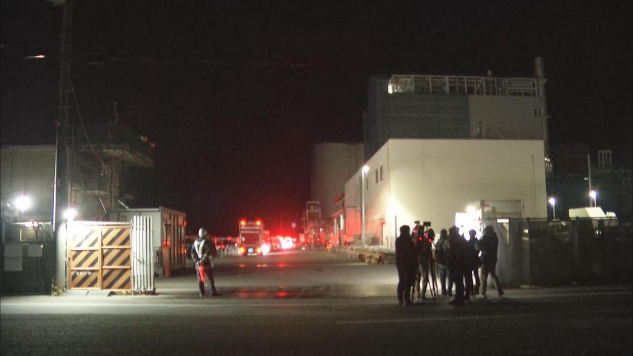 画像: 【続報】男性1人が心肺停止、1人が意識不明の重体 酸欠か…大型タンク内で溶接作業中の作業員ら9人搬送 静岡・御前崎市