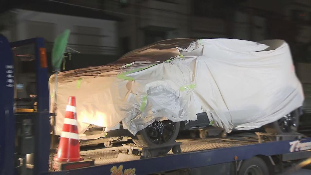 画像1: 死体遺棄事件で沼津市の男の自宅近くに止めてあった浜松ナンバーの車など事件に関係するとみられる車両2台を押収 静岡県警