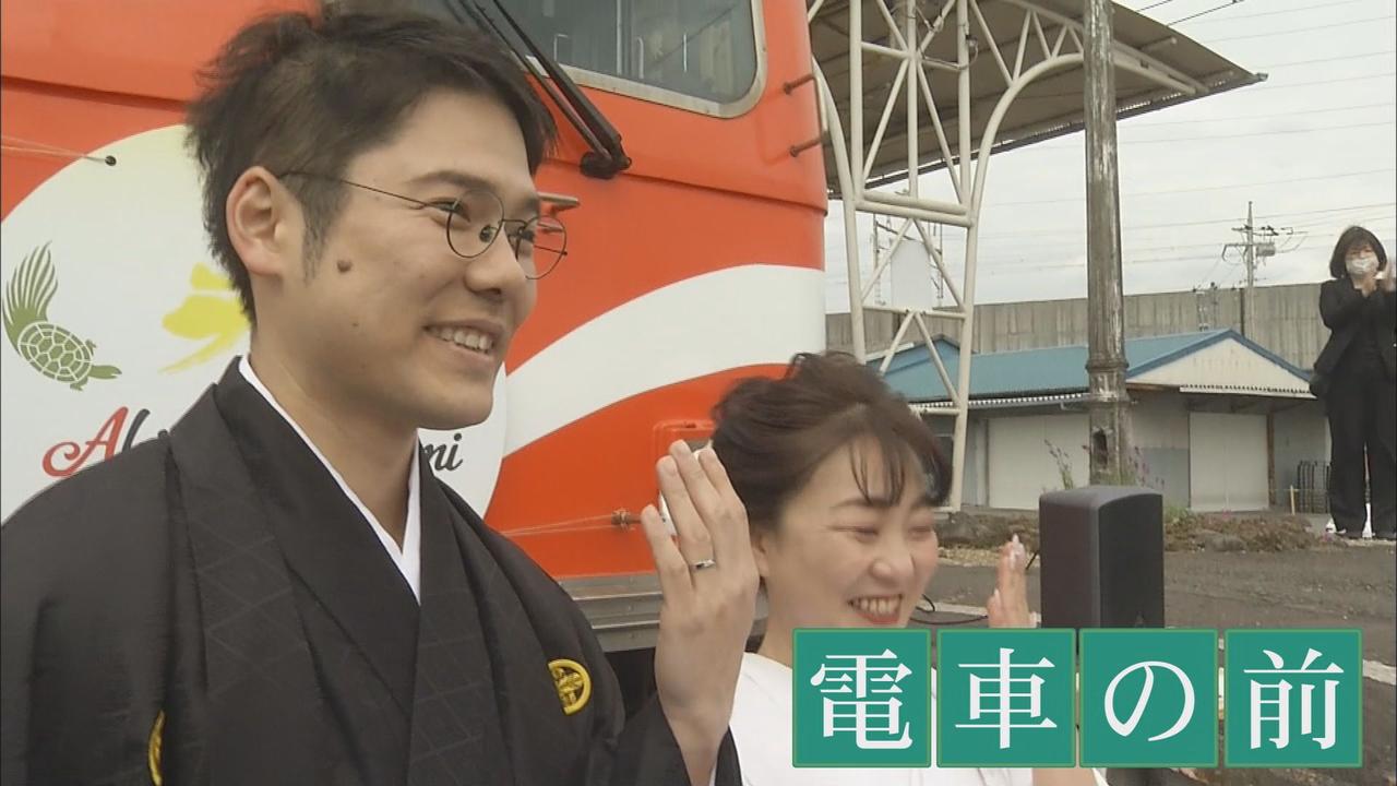 画像: 結婚式会場は電車…線路がバージンロード 岳南電車「地域密着の会社なので…」 なぜ、電車で…新郎新婦は 静岡・富士市