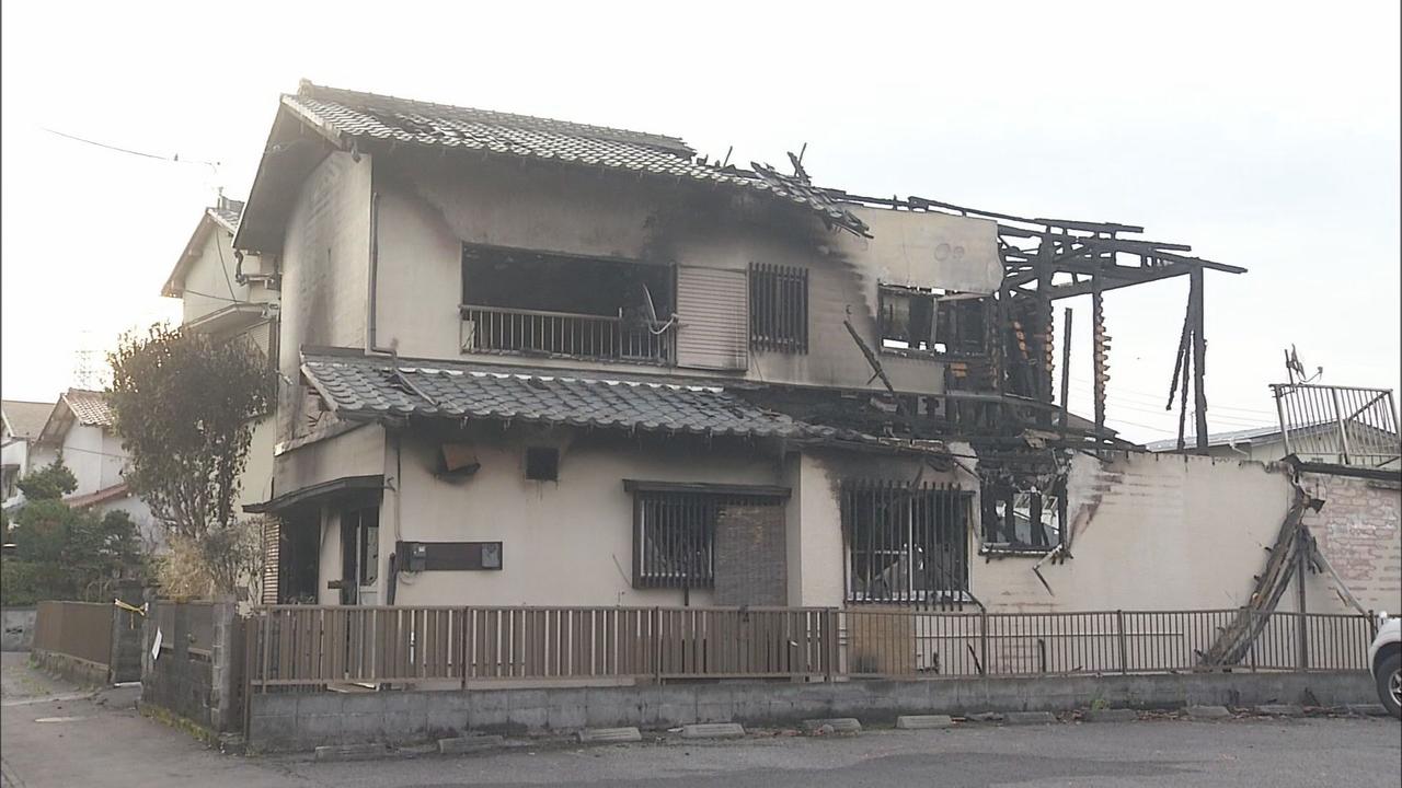 画像: 残り火か…36時間前に全焼した建物の焼け跡からまた出火 静岡・三島市