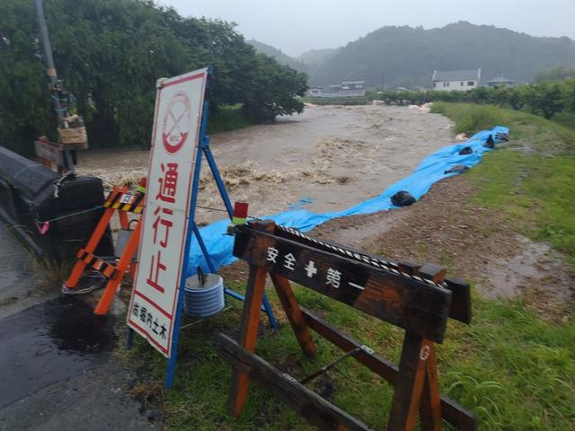 画像: 決壊した敷地川
