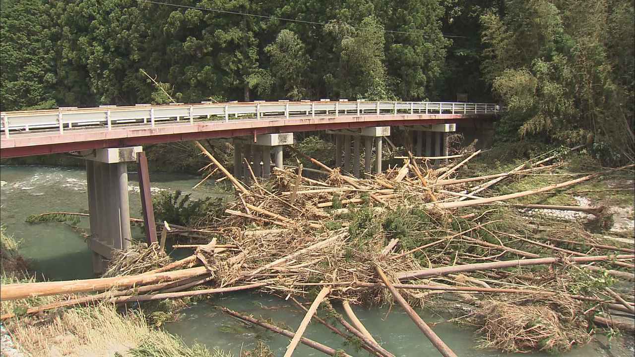 画像1: 【豪雨】観測史上最大５００ｍｍ…山間部では道路の崩落も　地元住民「幹線道路だから早く復旧を」　浜松市天竜区