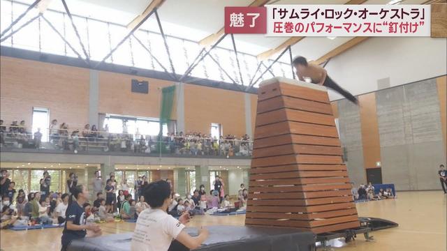画像: 元体操選手・池谷直樹さん率いるチームが妙技披露 女児「すごい、身体がバネのよう」 静岡・長泉町 youtu.be