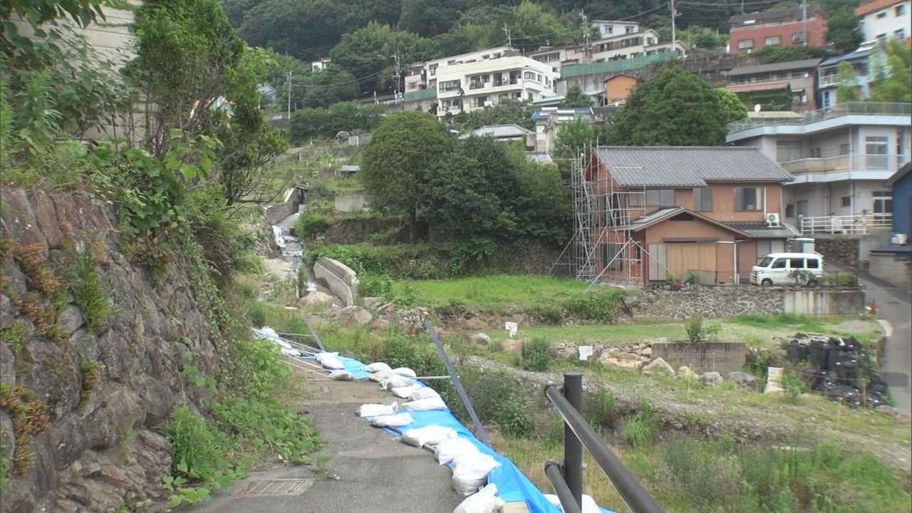 画像: 片付けに戻ったら自宅の窓ガラスが割られ…土石流被災地で「空き巣」相次ぐ　静岡・熱海市
