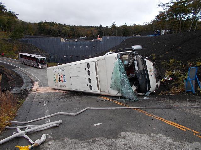 画像: 29人死傷観光バス横転事故 遺族が公判で実刑判決を求め検察は禁錮4年6カ月を求刑