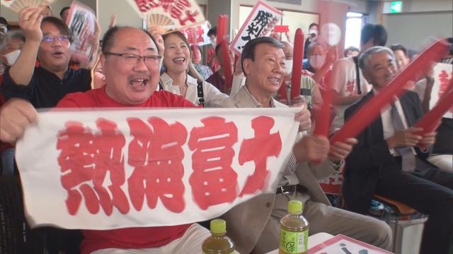 熱海富士の初優勝願い声援…地元でパブリックビューイング　市民「残念でした。これを糧に頑張って」　静岡・熱海市