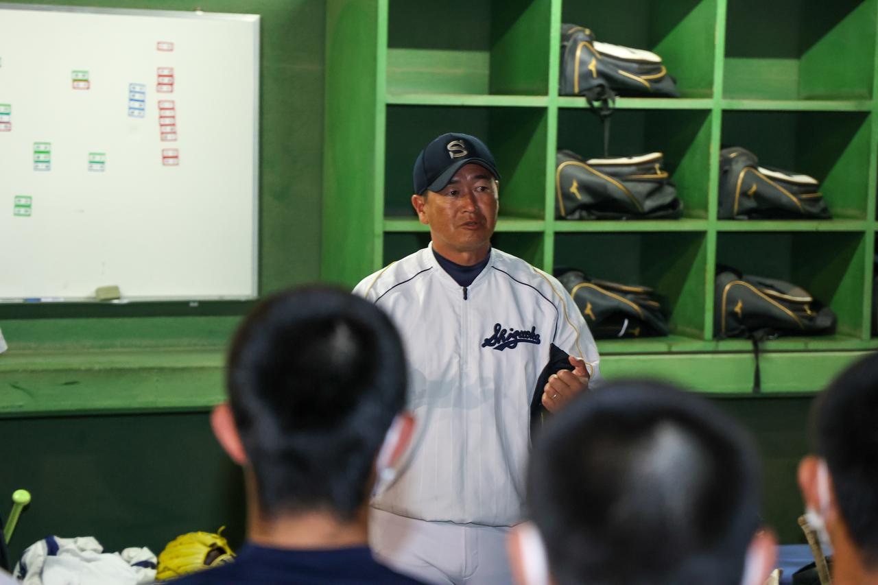 就任３年目を迎えるOBの池田新之介監督（静岡）