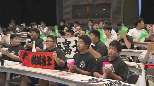 あと一歩…熱海富士の母校でパブリックビューイング　相撲部員「悔しいけど誇らしい」　副顧問「朔太郎は精いっぱい頑張った」　静岡・沼津市