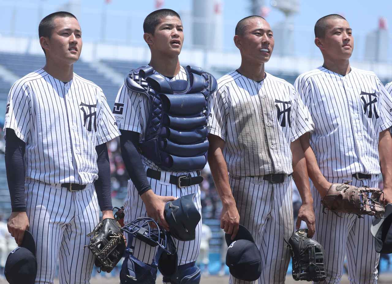秋のドラフトで指名の期待がかかる常葉大菊川・鈴木叶（左から２番目）