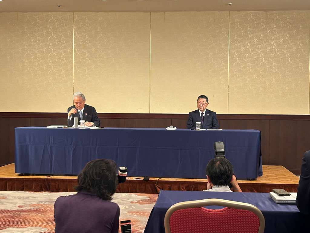 プロ野球オーナー会議後の会見